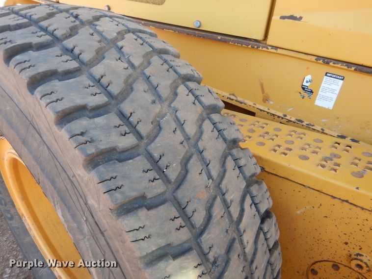 image for item DJ8832 2011 John Deere 770G  motor grader