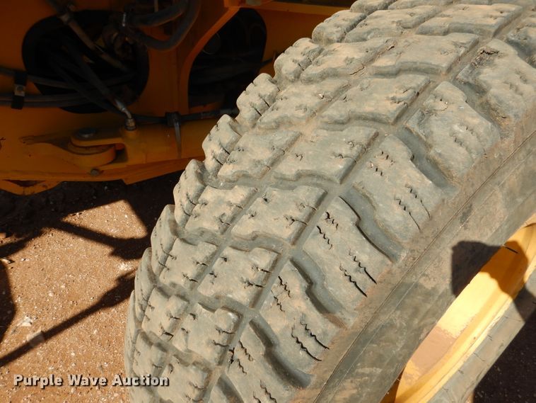 image for item DJ8832 2011 John Deere 770G  motor grader