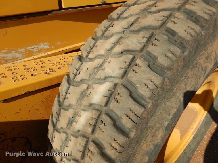 image for item DJ8832 2011 John Deere 770G  motor grader