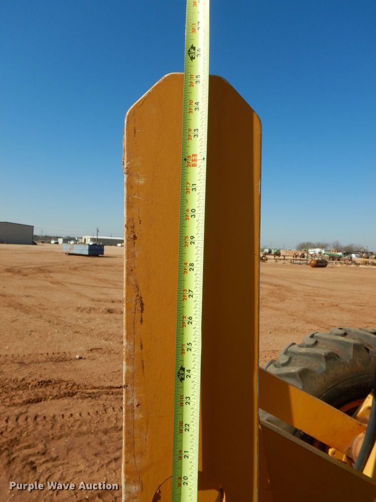 image for item DJ8832 2011 John Deere 770G  motor grader