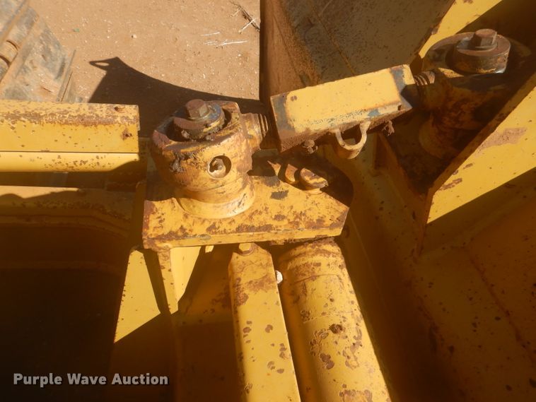 image for item DJ8833 2003 Caterpillar D5G LGP  pipelayer