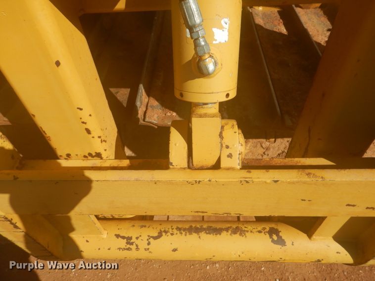 image for item DJ8833 2003 Caterpillar D5G LGP  pipelayer