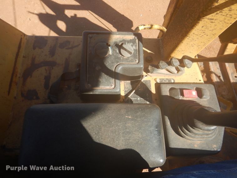 image for item DJ8833 2003 Caterpillar D5G LGP  pipelayer