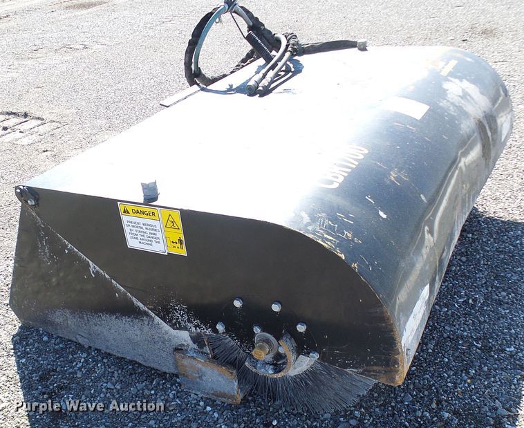 image for item DL0815 Euroimplementos CBR1700  skid steer broom