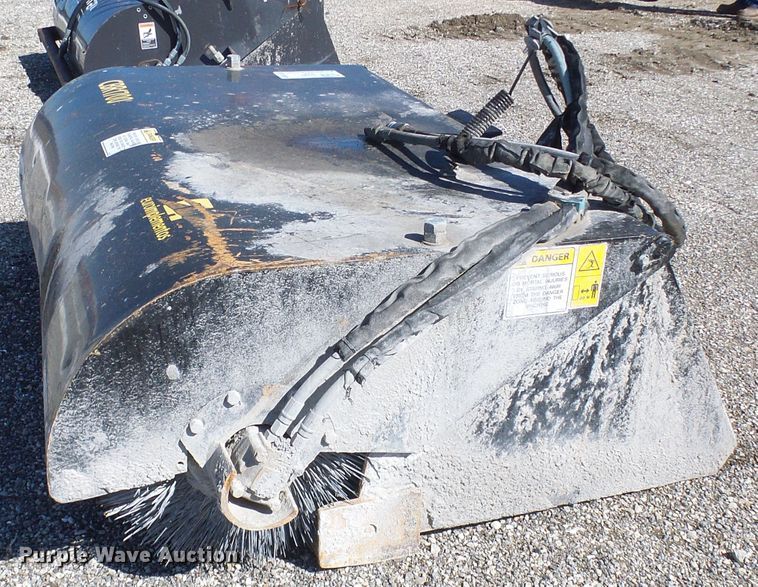 image for item DL0815 Euroimplementos CBR1700  skid steer broom