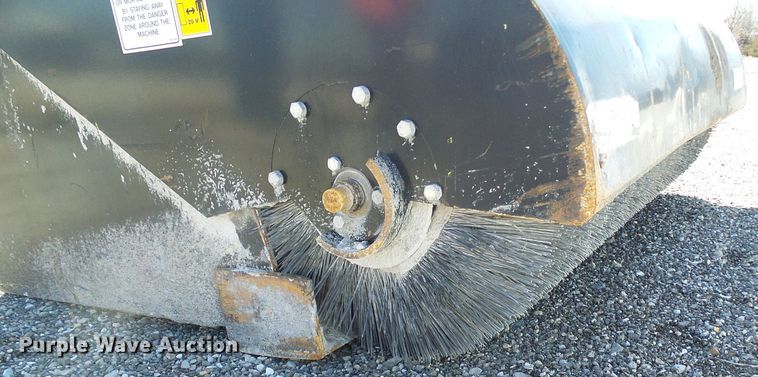 image for item DL0815 Euroimplementos CBR1700  skid steer broom