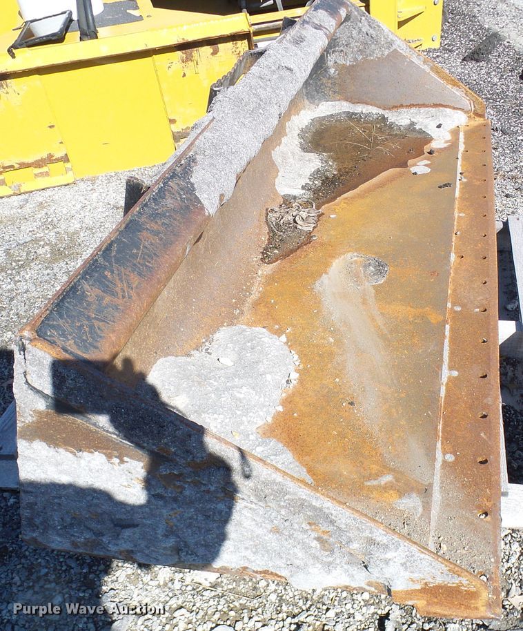 image for item DL0821 Caterpillar 78"W skid steer bucket