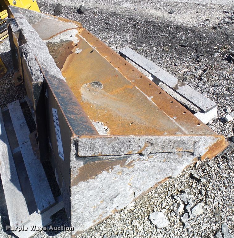 image for item DL0821 Caterpillar 78"W skid steer bucket