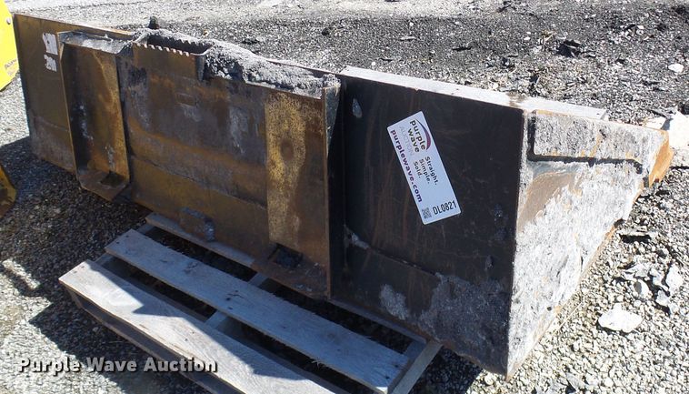 image for item DL0821 Caterpillar 78"W skid steer bucket