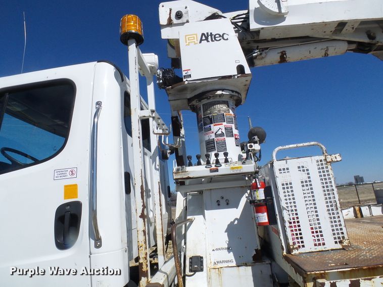 image for item DL0822 2012 Freightliner Business Class M2  crane truck