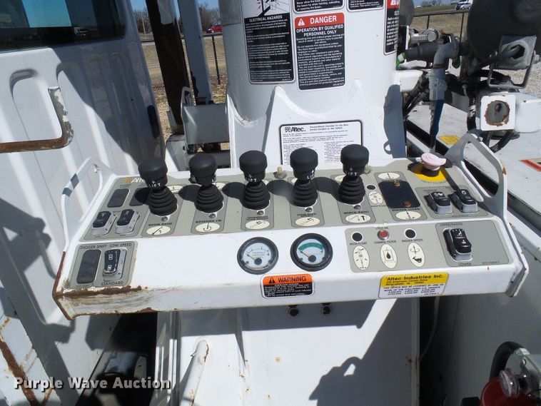 image for item DL0822 2012 Freightliner Business Class M2  crane truck