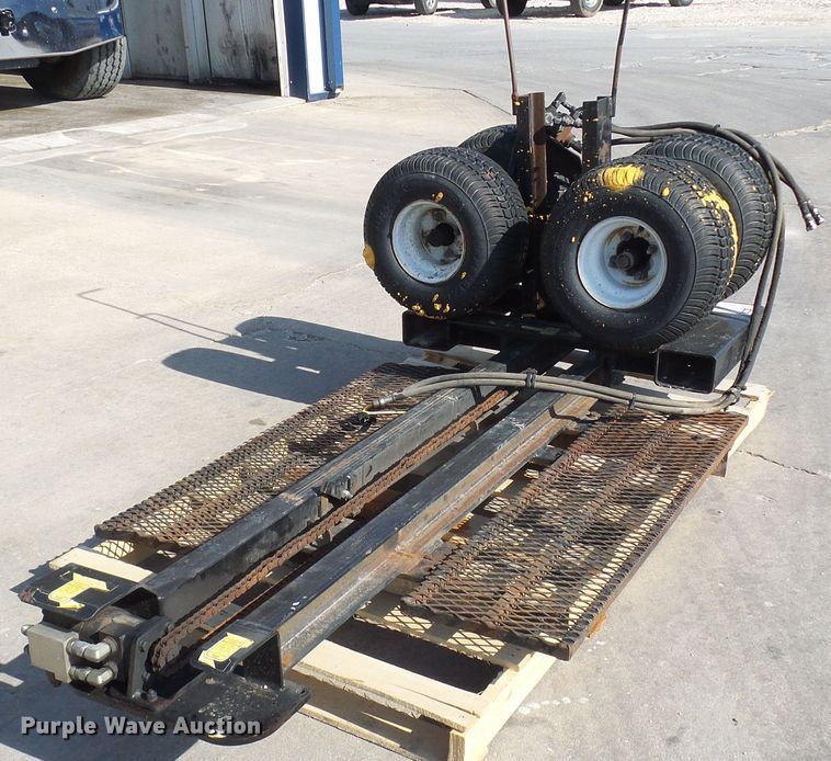 image for item DL0888 2013 Cardinal Mule 524  shed mover