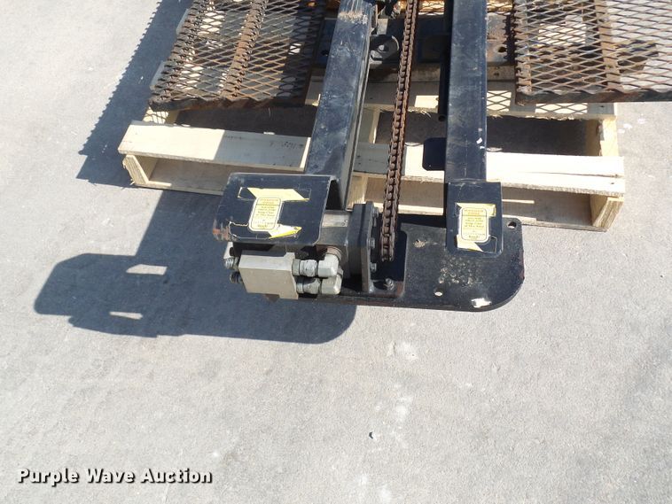 image for item DL0888 2013 Cardinal Mule 524  shed mover