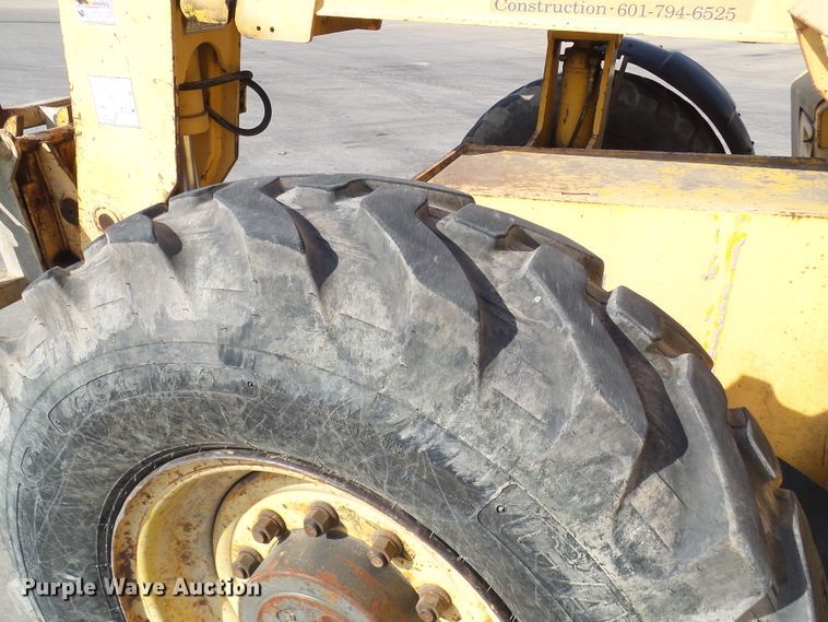 image for item DL0894 1998 Gehl DL8L  telehandler