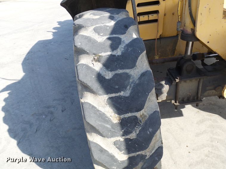 image for item DL0894 1998 Gehl DL8L  telehandler