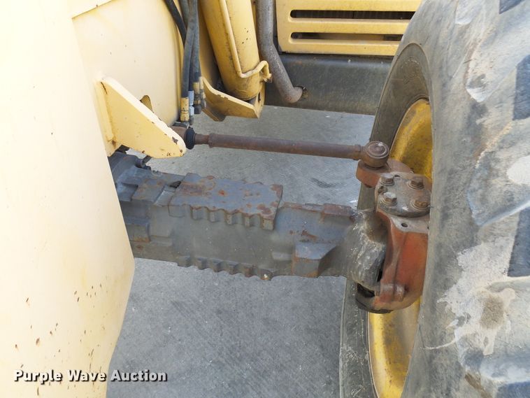 image for item DL0894 1998 Gehl DL8L  telehandler