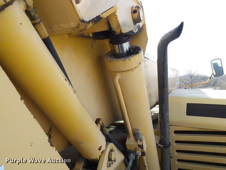 image for item DL0894 1998 Gehl DL8L  telehandler