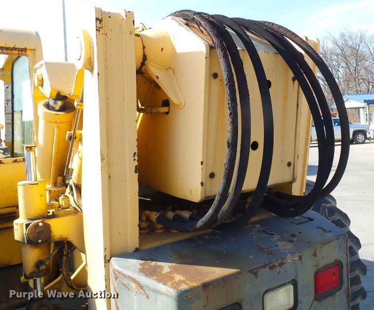 image for item DL0894 1998 Gehl DL8L  telehandler