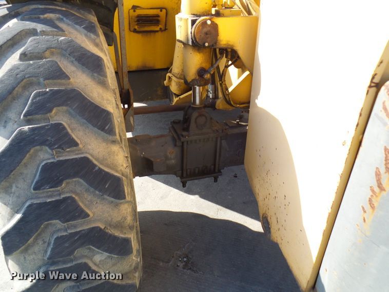 image for item DL0894 1998 Gehl DL8L  telehandler