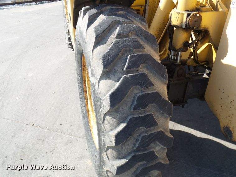 image for item DL0894 1998 Gehl DL8L  telehandler