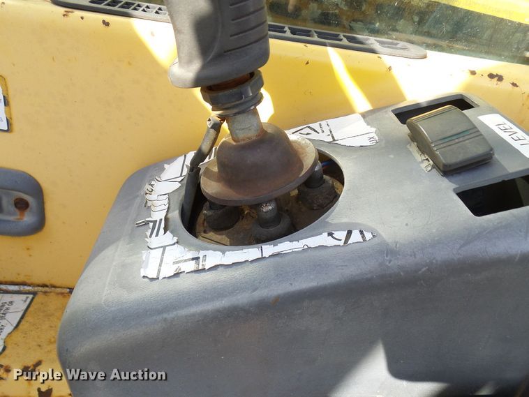 image for item DL0894 1998 Gehl DL8L  telehandler