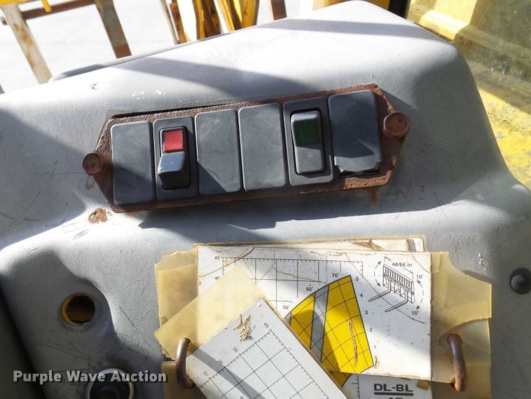 image for item DL0894 1998 Gehl DL8L  telehandler