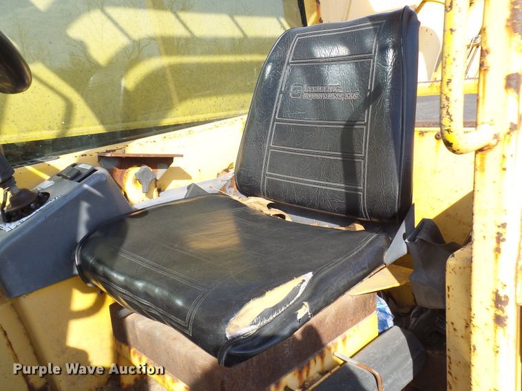 image for item DL0894 1998 Gehl DL8L  telehandler