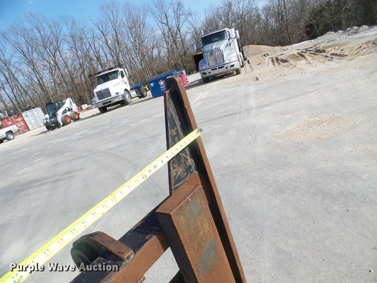 image for item DL0898 70"L forks