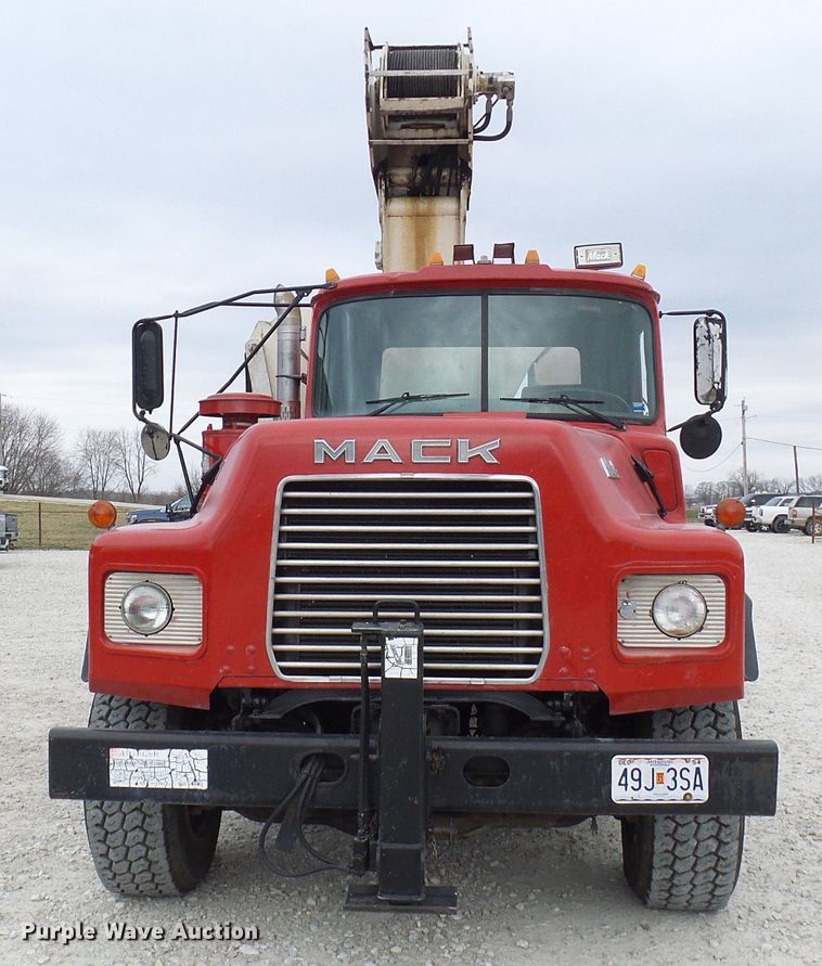 image for item DL0900 1992 Mack DM690S  crane truck