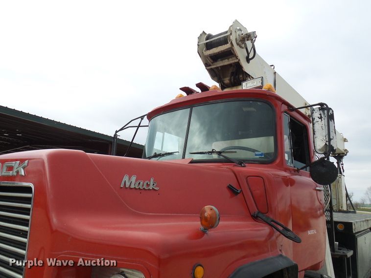 image for item DL0900 1992 Mack DM690S  crane truck