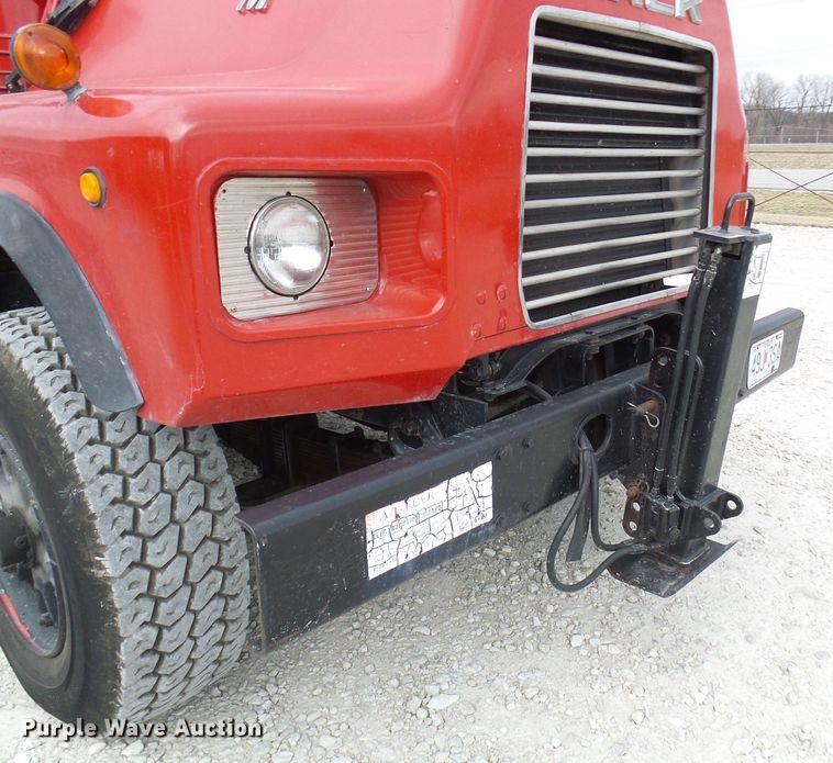 image for item DL0900 1992 Mack DM690S  crane truck