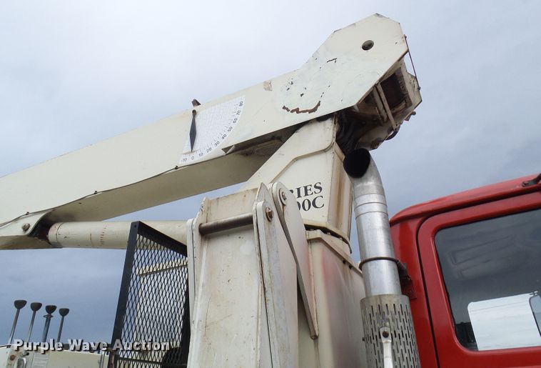 image for item DL0900 1992 Mack DM690S  crane truck