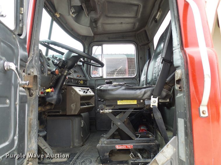 image for item DL0900 1992 Mack DM690S  crane truck