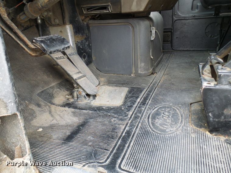 image for item DL0900 1992 Mack DM690S  crane truck