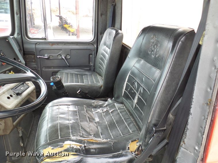 image for item DL0900 1992 Mack DM690S  crane truck