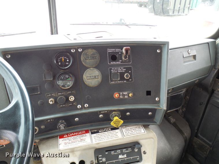 image for item DL0900 1992 Mack DM690S  crane truck