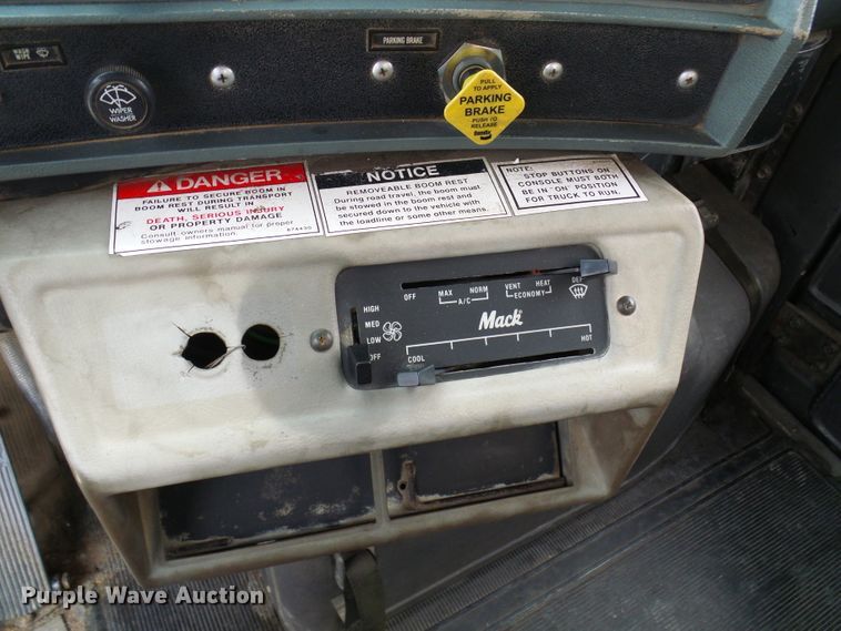 image for item DL0900 1992 Mack DM690S  crane truck