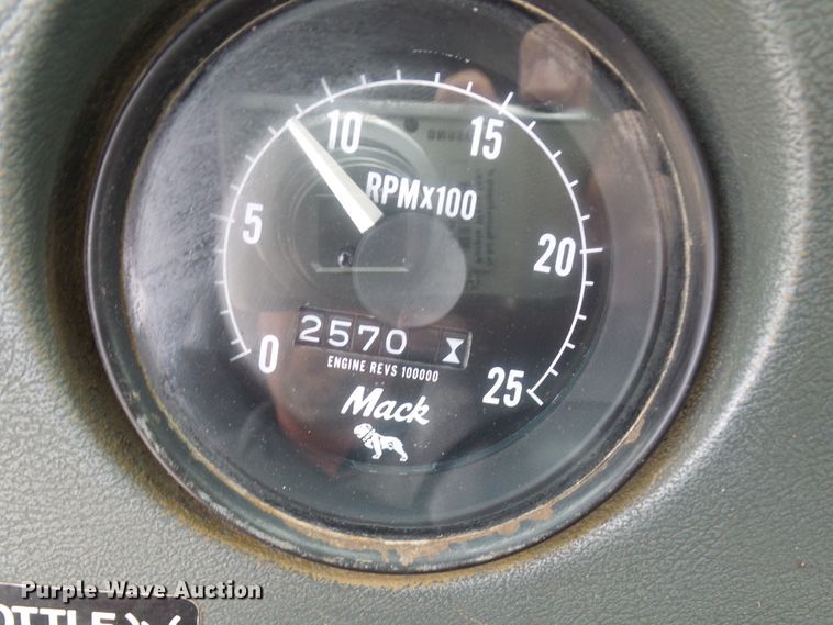 image for item DL0900 1992 Mack DM690S  crane truck