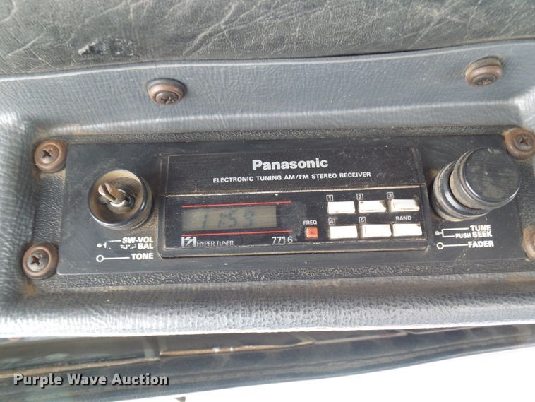 image for item DL0900 1992 Mack DM690S  crane truck