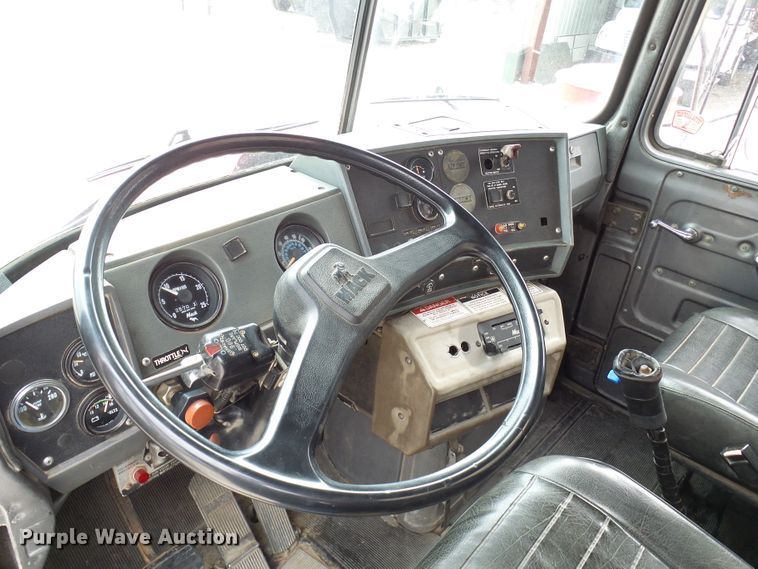 image for item DL0900 1992 Mack DM690S  crane truck