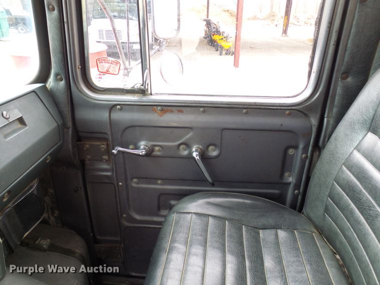 image for item DL0900 1992 Mack DM690S  crane truck