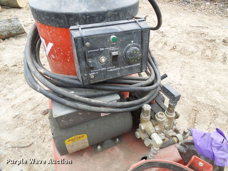 image for item DL0905 Hotsy 558  pressure washer