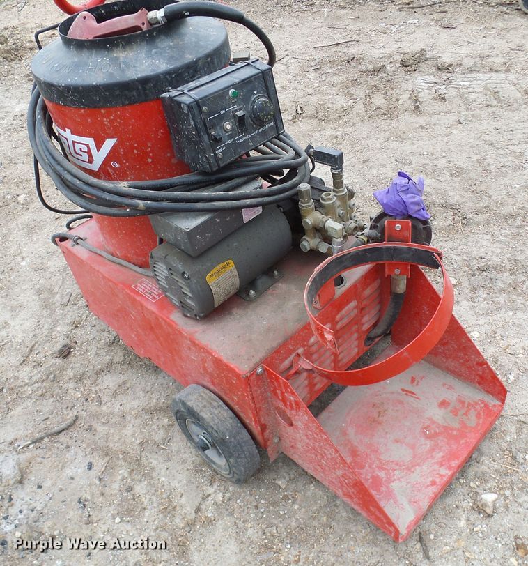 image for item DL0905 Hotsy 558  pressure washer