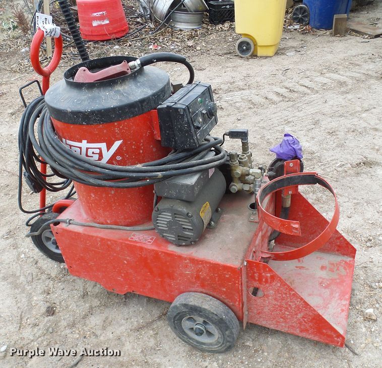 image for item DL0905 Hotsy 558  pressure washer