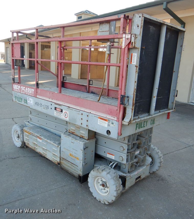image for item DL2208 1999 Mec 2548HT  scissor lift
