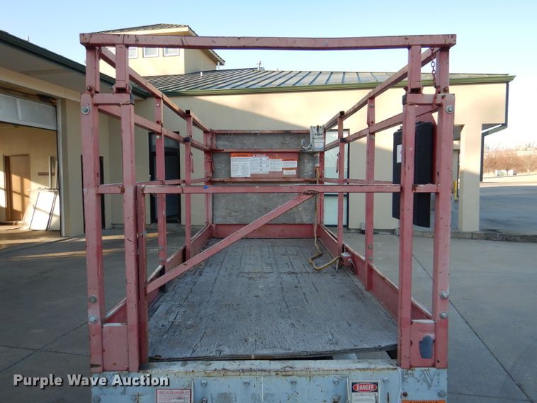 image for item DL2208 1999 Mec 2548HT  scissor lift