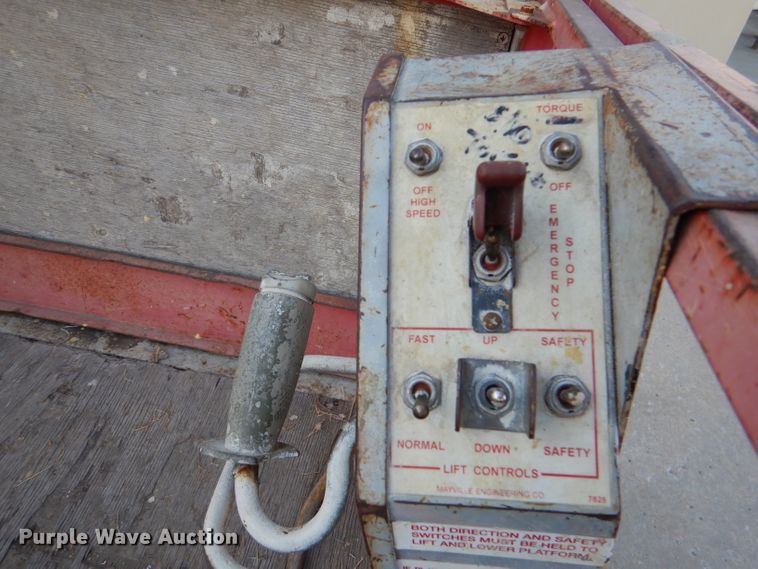 image for item DL2208 1999 Mec 2548HT  scissor lift