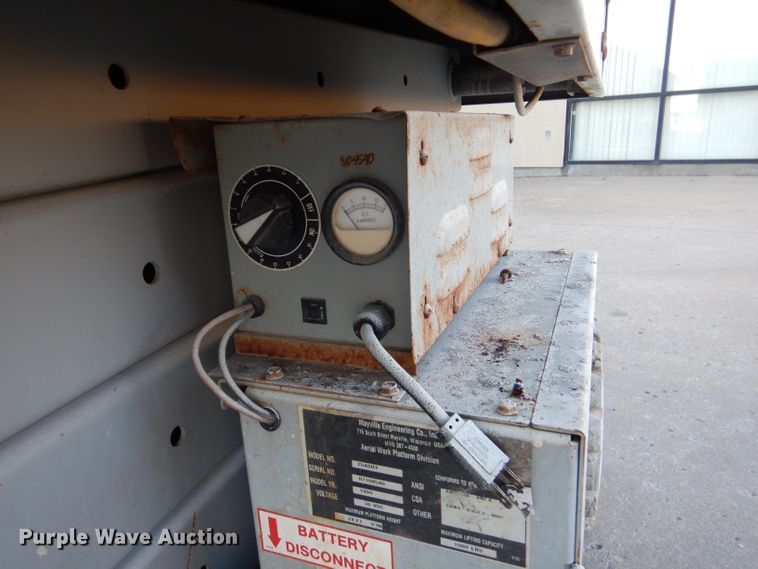 image for item DL2208 1999 Mec 2548HT  scissor lift