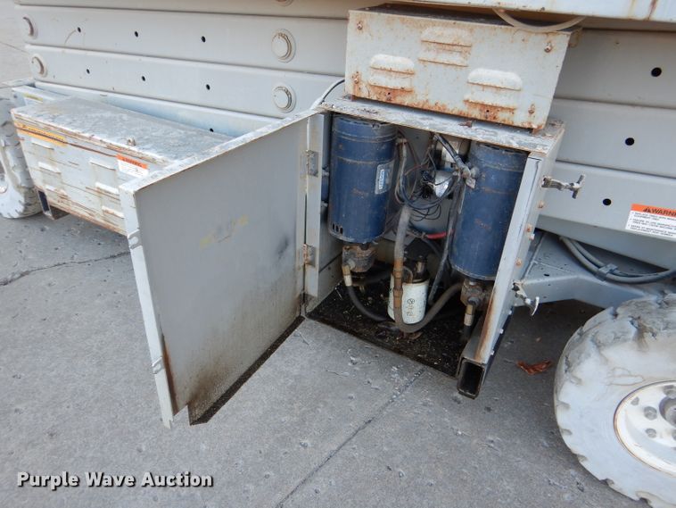 image for item DL2208 1999 Mec 2548HT  scissor lift