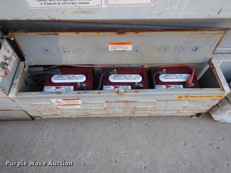 image for item DL2208 1999 Mec 2548HT  scissor lift